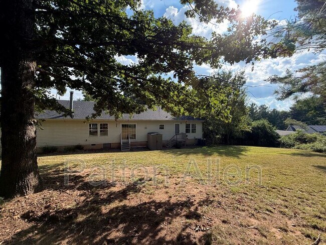 Building Photo - 18 Meadowview Terrace