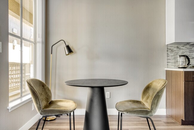 Building Photo - 1263 Lakeside Dr