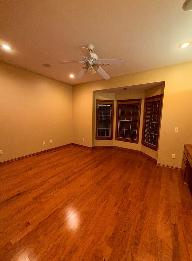 Building Photo - Spacious 3BR/3BA Home in Cave Springs with Pool
