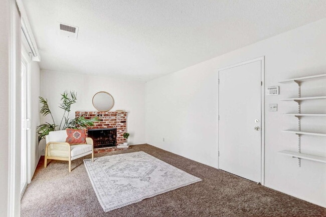 Building Photo - Classic Davis Manor Ranch — 3 Bed, 2 Bath with Covered Patio and Large Yard