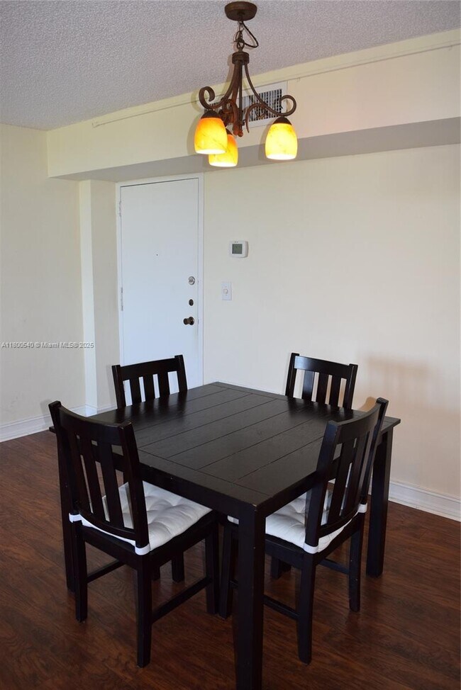 Building Photo - 2715 Tigertail Ave