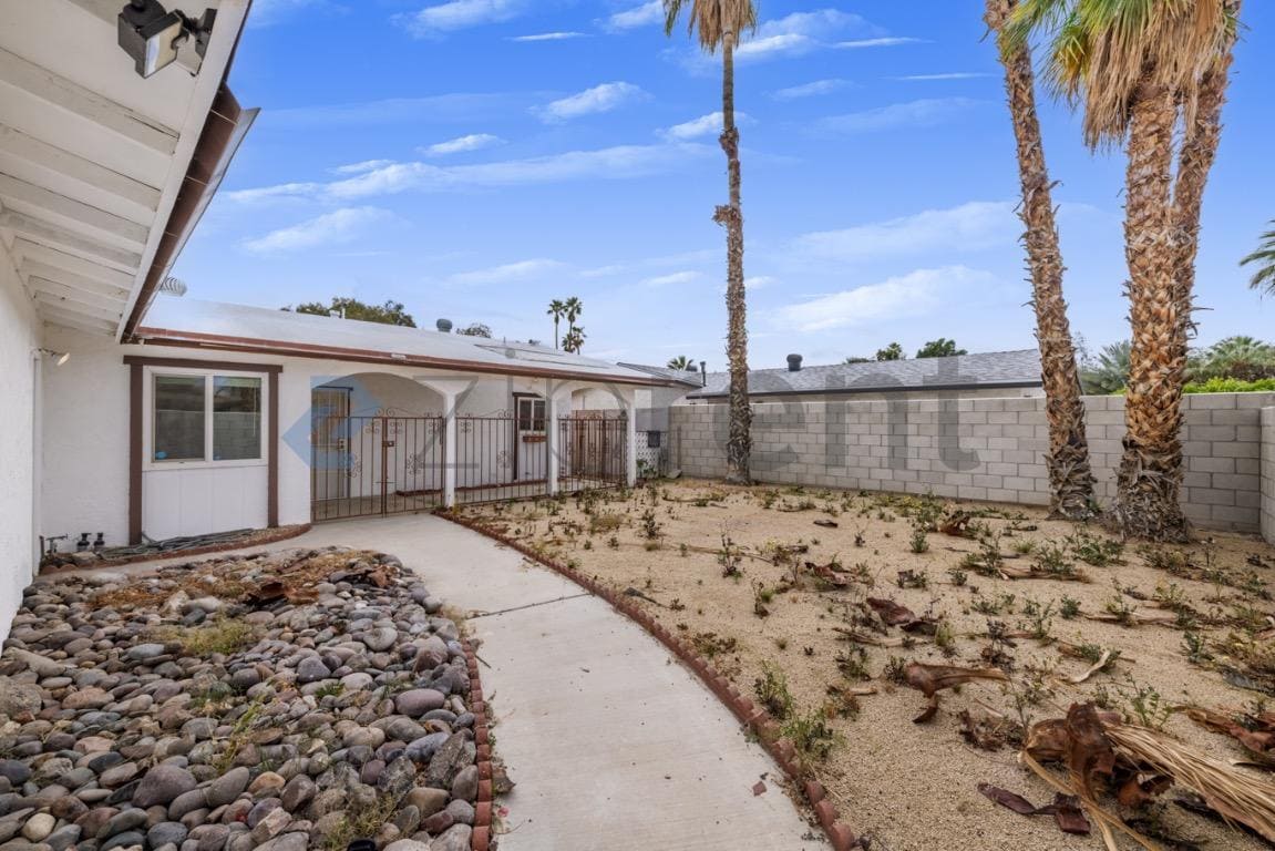 Building Photo - 43160 Virginia Ave