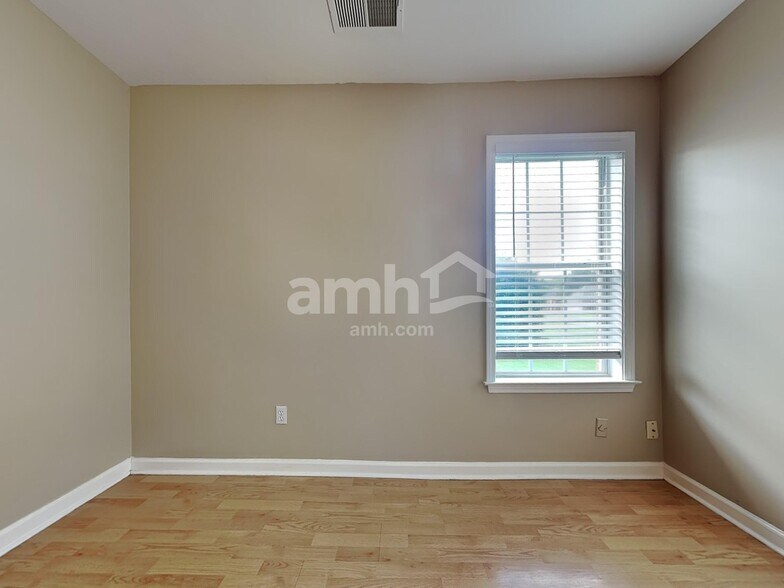 Building Photo - 8183 White Wing Cove W