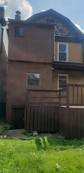 Building Photo - 20 Beyrleye Ave