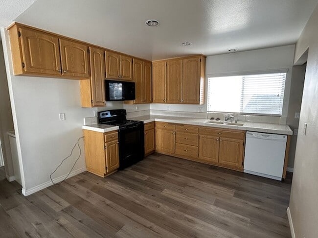 Building Photo - DON'T MISS OUT! HOME AVAILABLE BEGINNING OF MAY