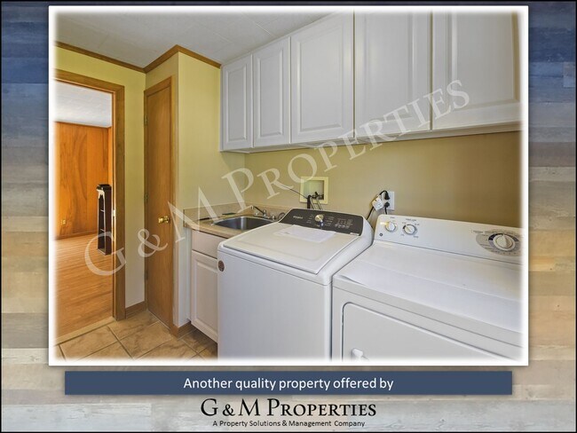 Building Photo - Rarely Available 3/4 Bedroom Ranch Style Home in Penfield!