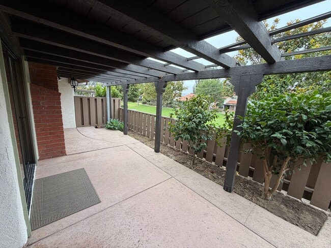 Building Photo - 4569 Foxenwood Ln