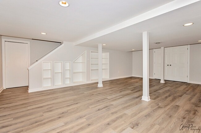 Building Photo - 1229 Thorndale Ln