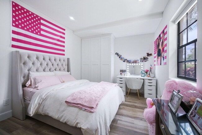 Building Photo - 7798 La Mirada Dr