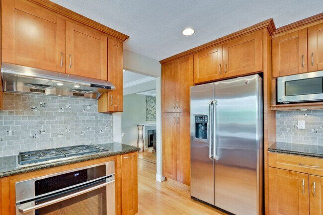 Building Photo - Remodeled 5 Bedroom Home with Heated Pool, Hillside Views, Solar, and Sunrise and Sunset Views in...