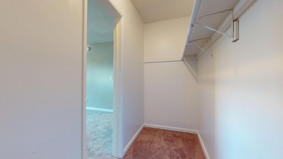 Building Photo - 20251 Cohasset St