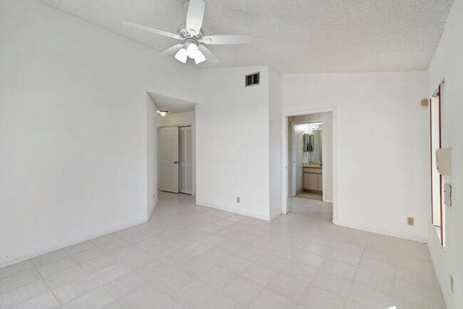Building Photo - 7842 Villa Nova Dr N