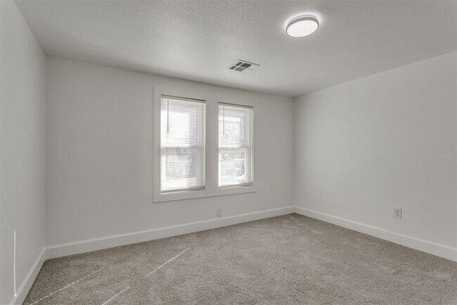 Building Photo - 2421 NW 18th St
