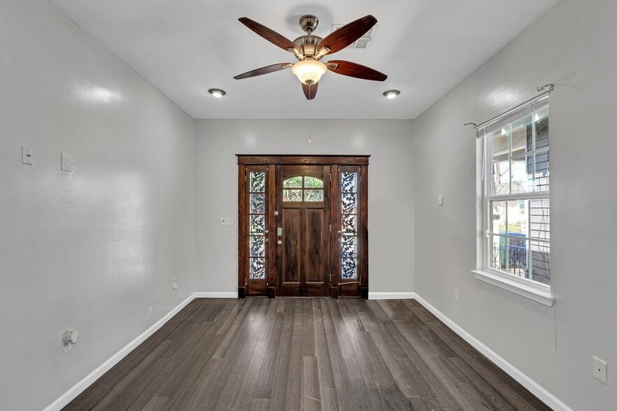 Building Photo - 3025 Burdette St