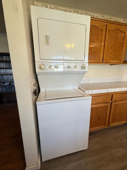 Building Photo - 8917 Reydon St