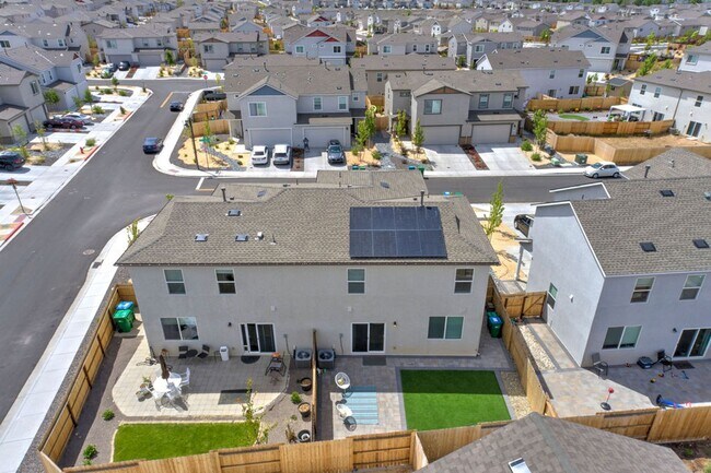 Building Photo - Terrific 4 bedroom available for rent - Al...