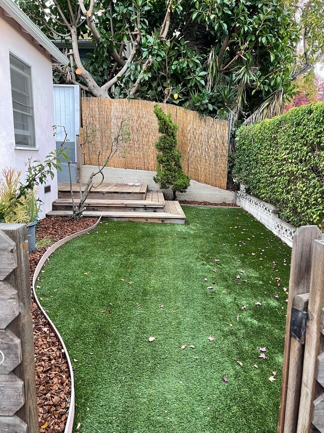 Private yard - 1827 18th St