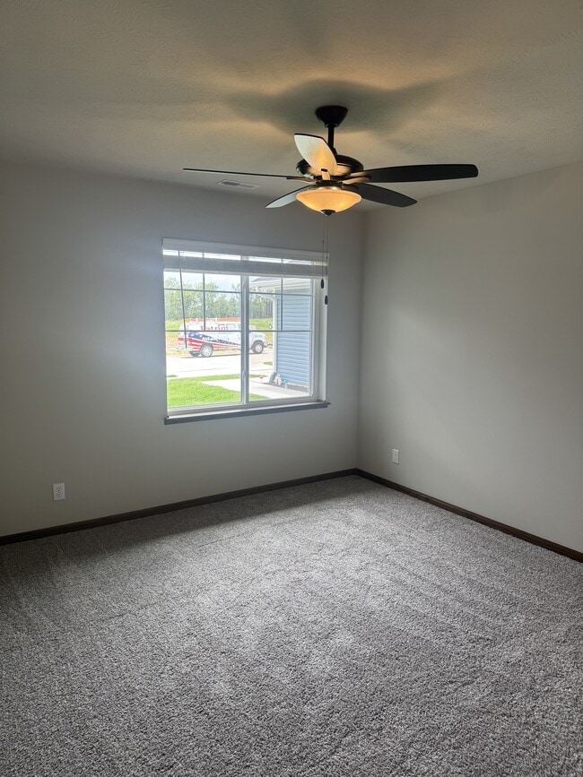 Building Photo - 120 W Ida Ln