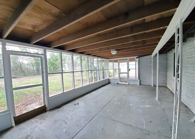 Building Photo - 1905 Athens Ave