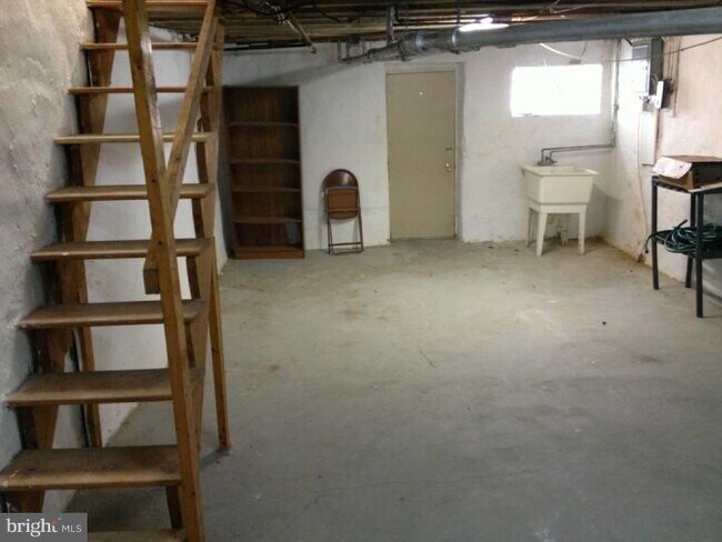 Building Photo - 2055 E Rittenhouse St