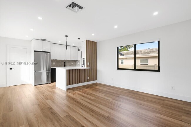 Building Photo - 1201 N 16th Ave