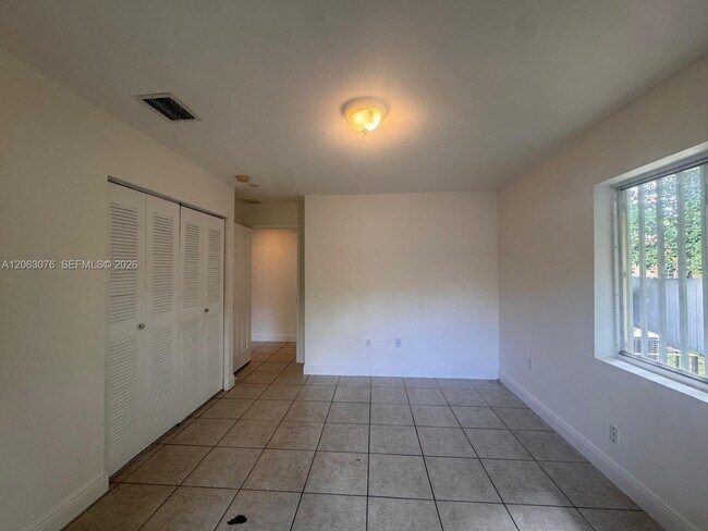 Building Photo - 3342 NW 9th Ave