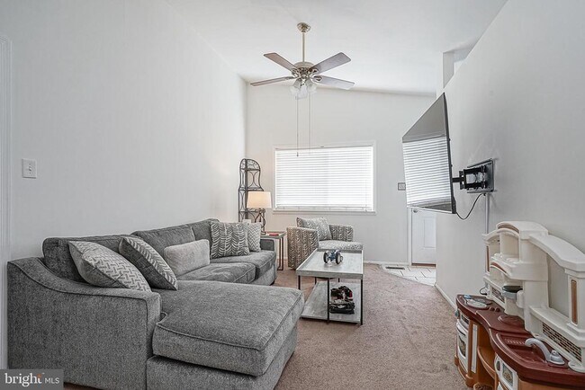 Building Photo - 39 Libra Ln