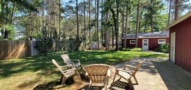 Building Photo - Fully Furnished 2-Bedroom Home Near Hodenp...