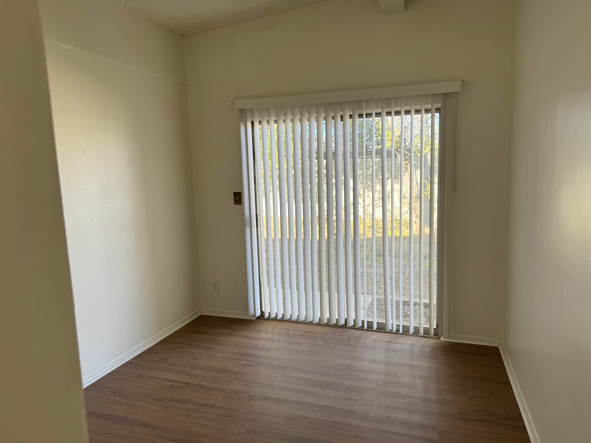 Building Photo - 1115 W Avenue H6