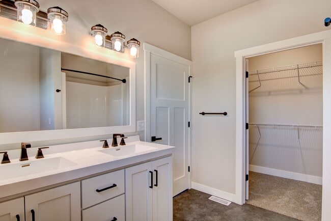 Building Photo - Brand New Luxury Townhomes: 3BR, 2.5Bath A...