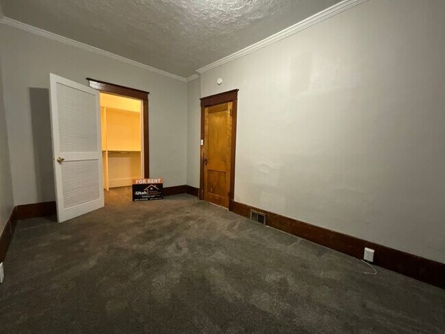 Building Photo - 3 bedroom 2 bath 1 car garage Home- Small Dog Friendly