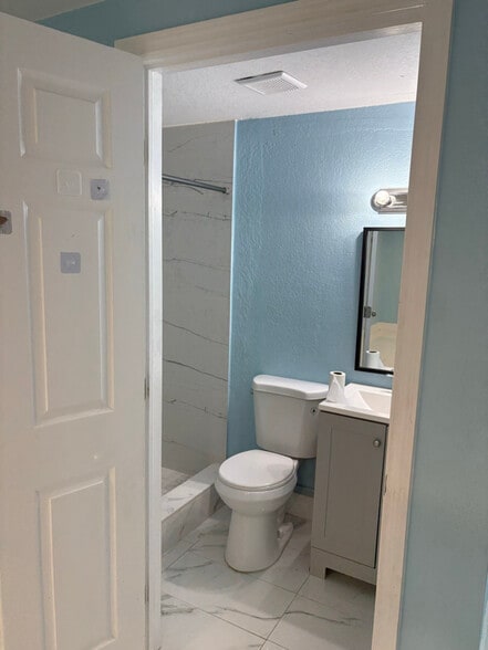 Building Photo - 2025 56th Ave