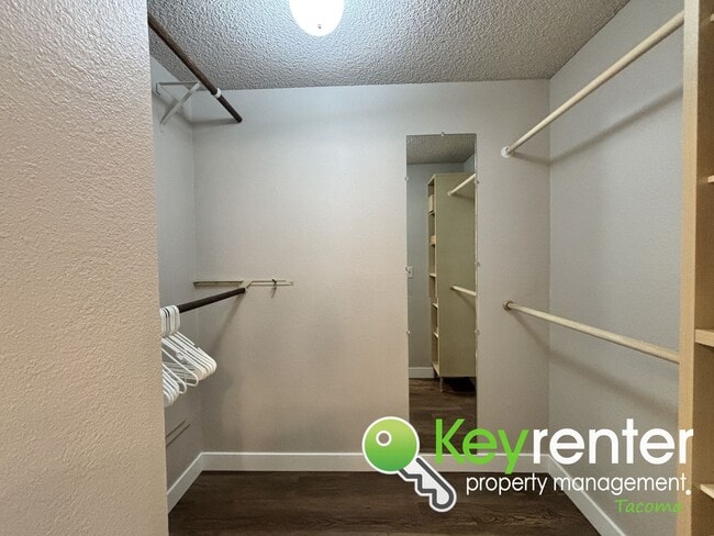 Building Photo - Stylishly Updated Lakewood Home in Seclude...