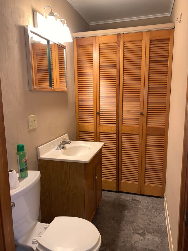 Building Photo - Available June 1st | 2 Bedroom Townhouse