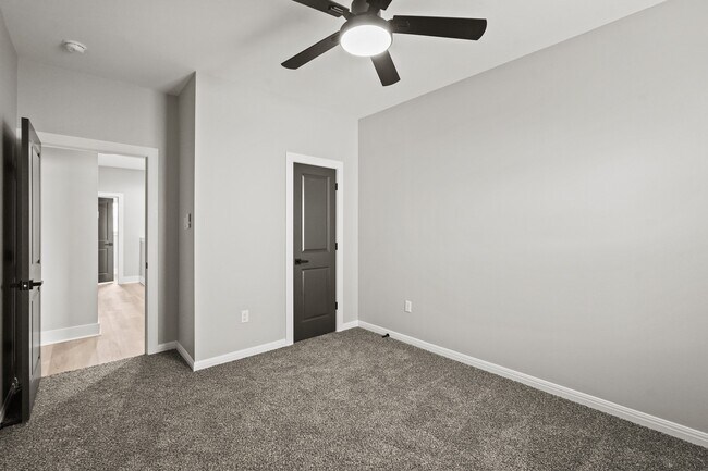 Building Photo - 2113 St Charles St