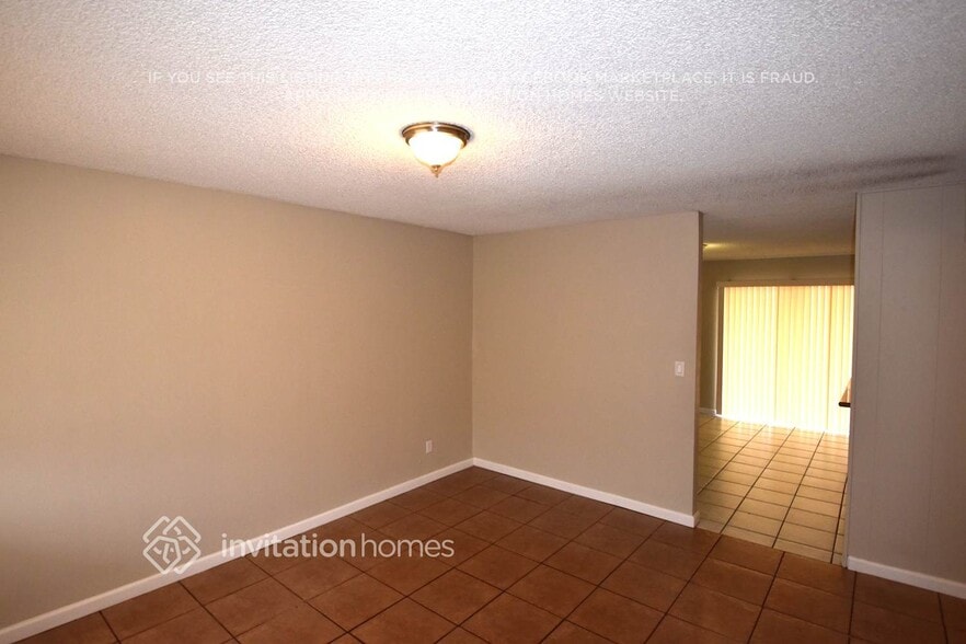 Building Photo - 8233 W Indianola Ave