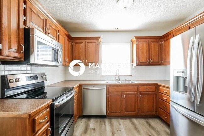 Building Photo - 3 Bedroom Pet-Friendly Home in BLUE SPRINGS, MO with Main Street Renewal