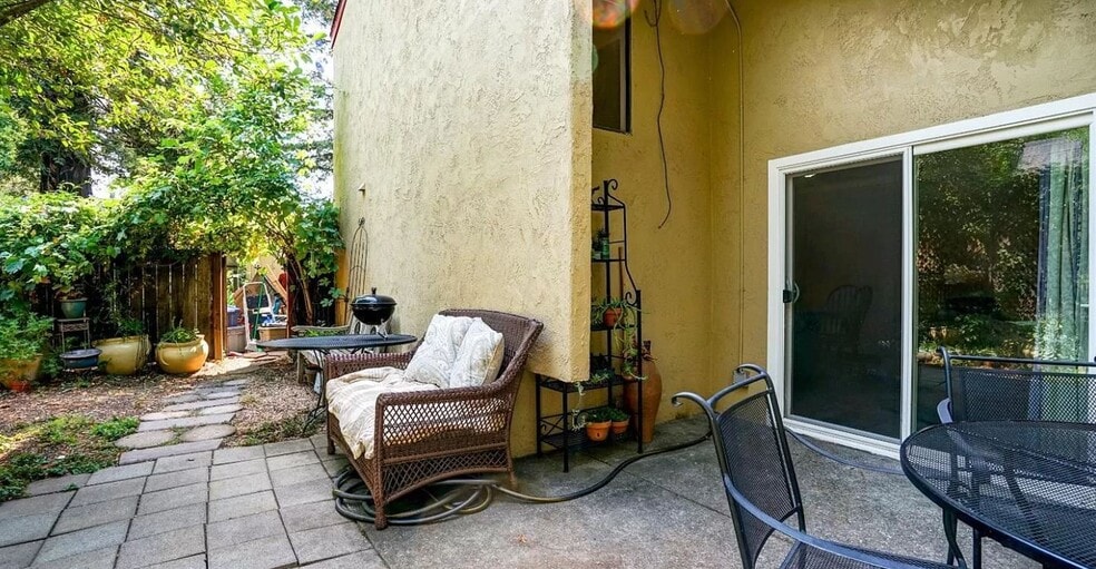 Patio Area - 47 Redwood Ct