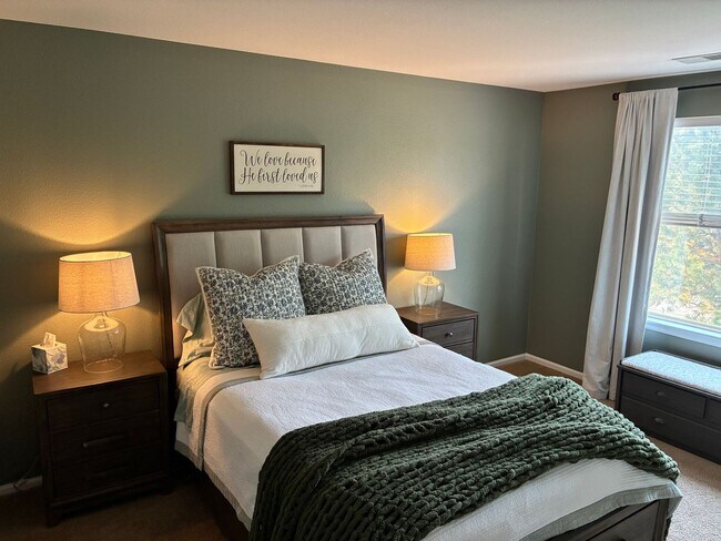 Building Photo - Beautiful 3-Bedroom, 3-Bathroom 2-Story Ho...