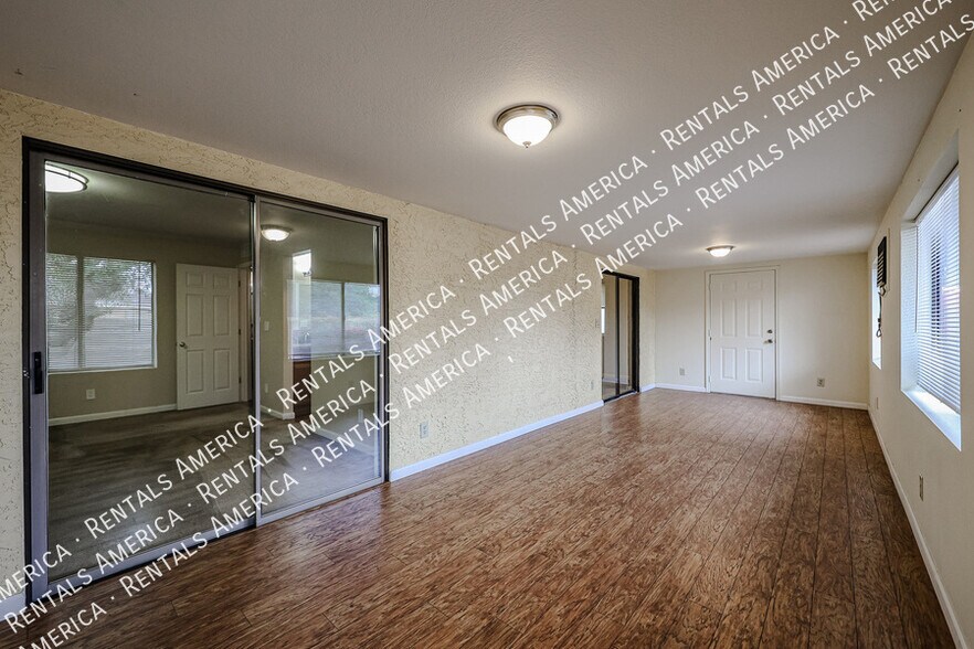Building Photo - 1621 E Vaughn St