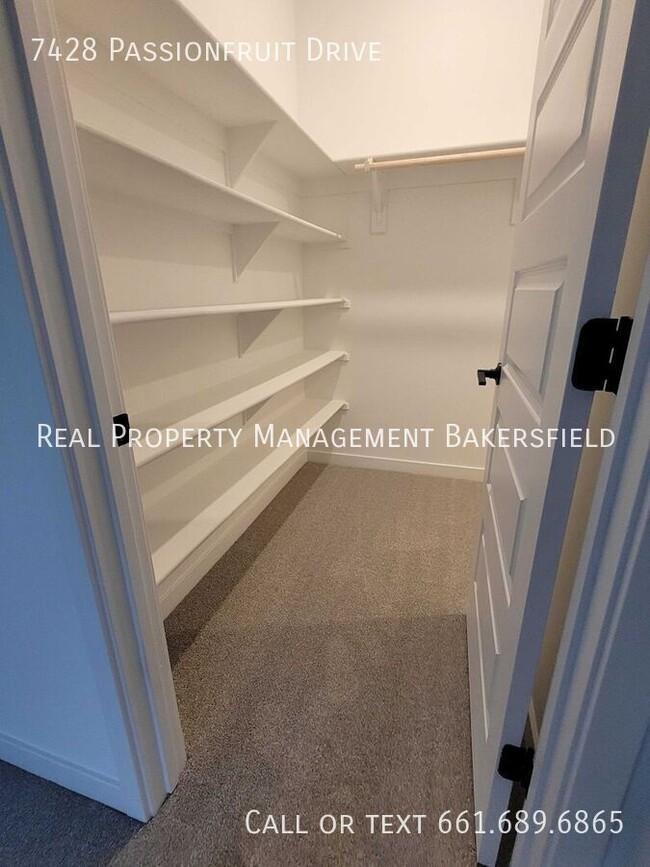 Building Photo - 7428 Passionfruit Dr