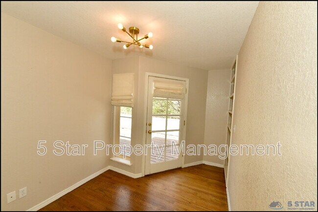 Building Photo - 6598 Eagle Ridge Dr