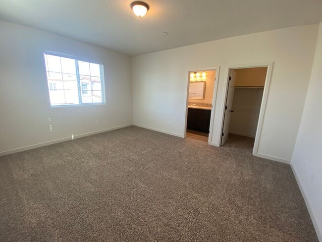 Building Photo - Newer Construction! 3 bedroom 2.5 Bathroom Home in a Gated Community