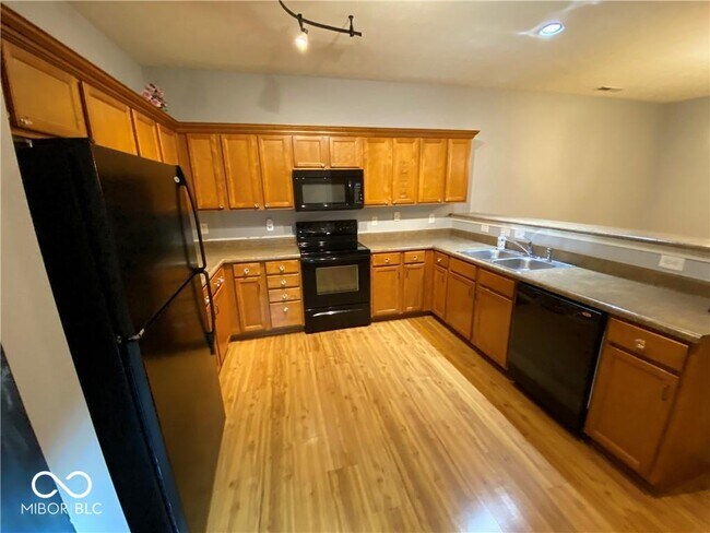 Building Photo - 5221 Bombay Dr