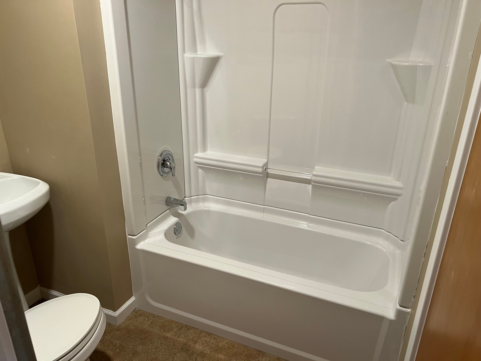 Building Photo - 400 E Philadelphia Ave