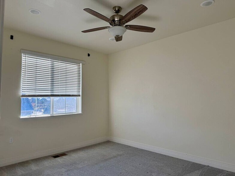 Building Photo - 1851 S Dunkirk St