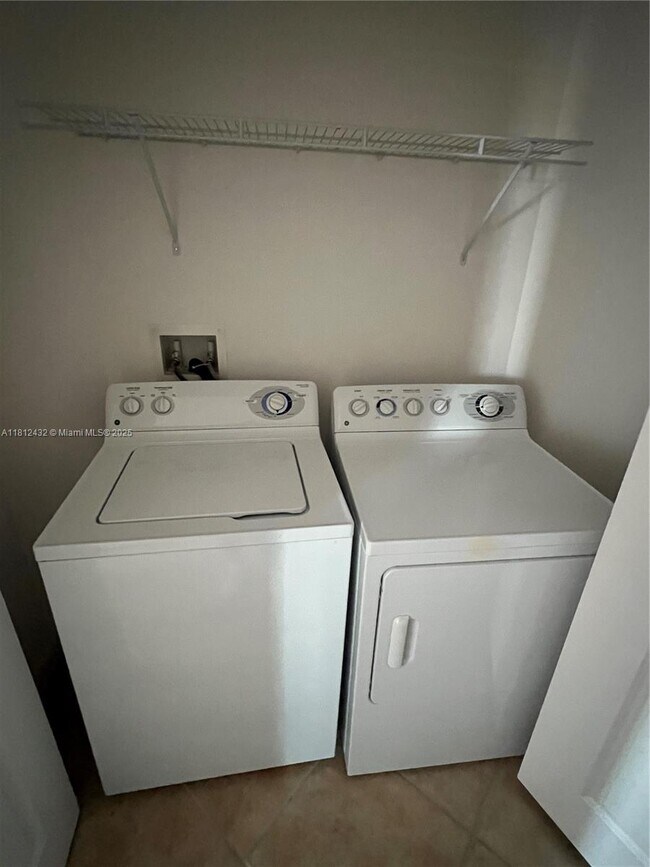 Building Photo - 7350 SW 89th St
