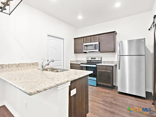 Building Photo - 5104 Rose Gdn Lp