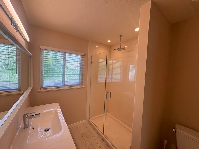 Building Photo - 2403 Mira Vista Dr