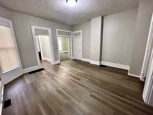 Building Photo - 650 W Ash St